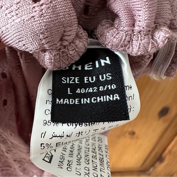 Mauve Eyelet Mock Neck Ruched Sleeveless Top - Large - Picture 6 of 8